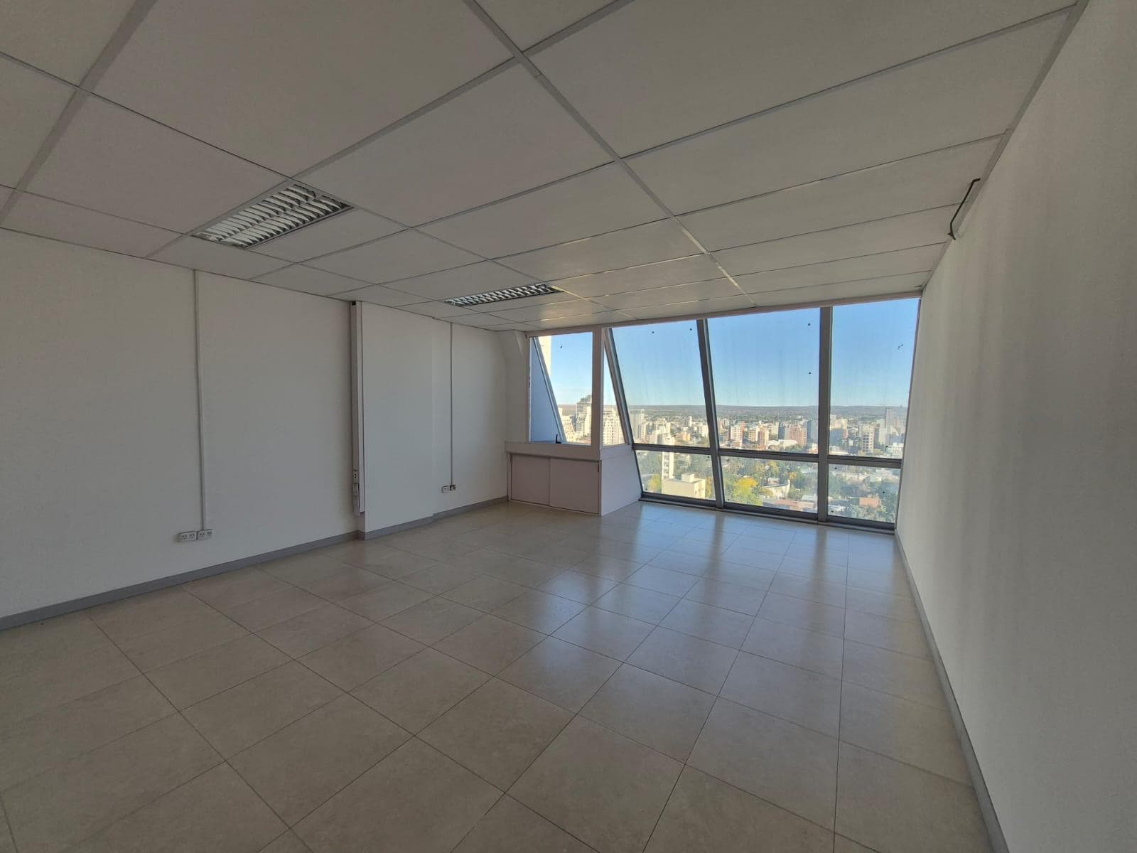 Oficina Leloir al 400 - 1