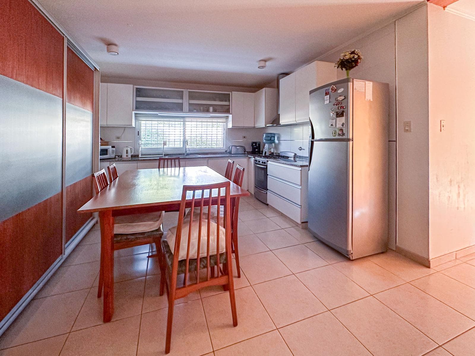 VENTA/PERMUTA - Casa de 3 Dormitorios, Galería y Pileta - Roldan - 1