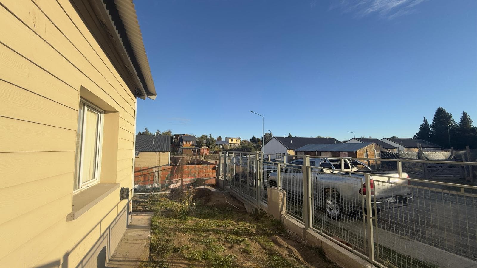 Casa en alquiler , altos del este - 1