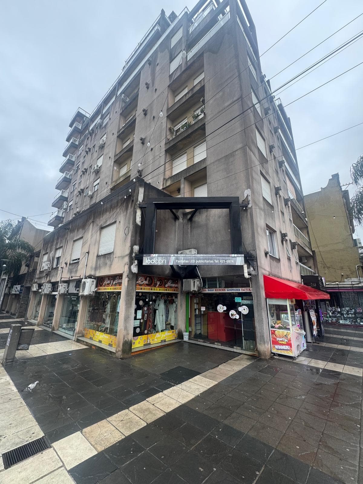 Monoambiente con cocina separada. Baño.- - 1