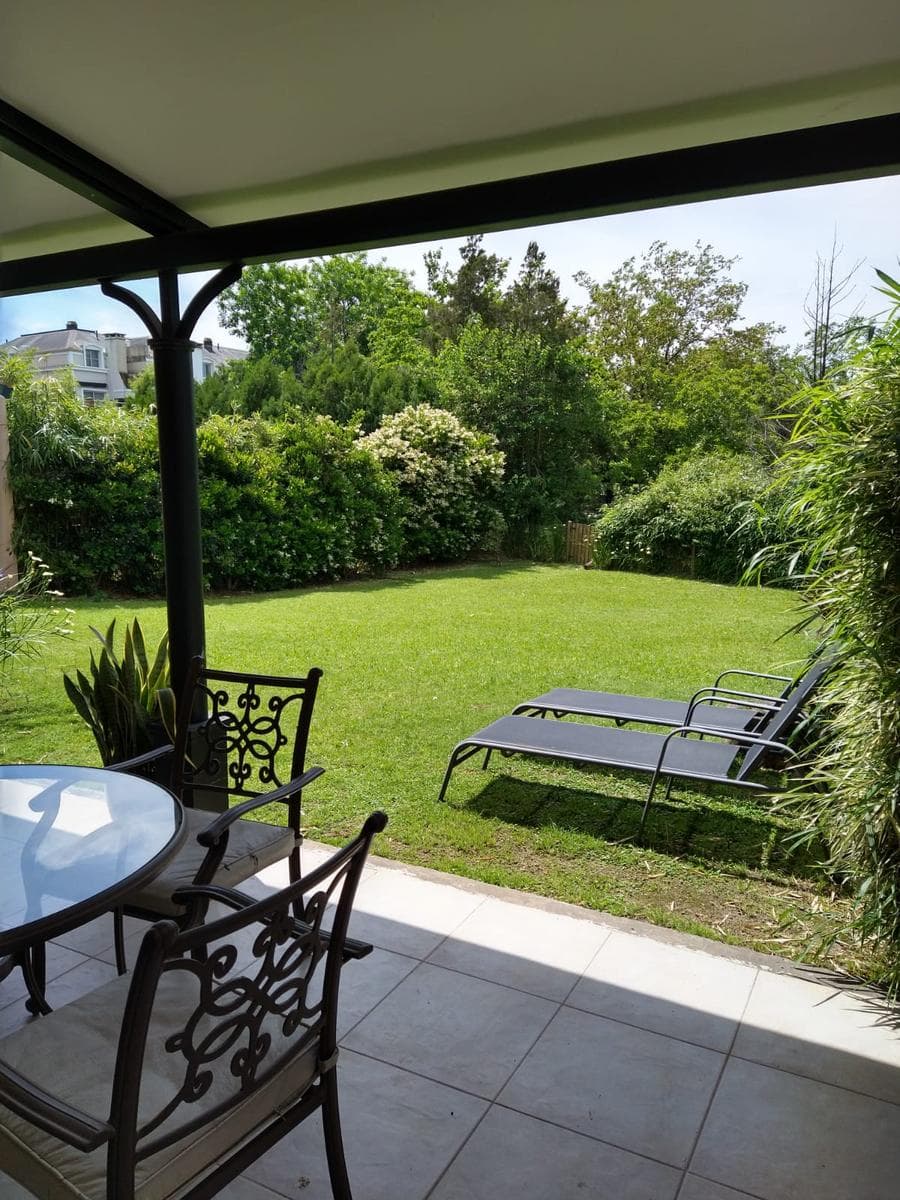 CASA VENTA BARRIO SEPTIEMBRE, CASA DEL BOSQUE, IMPECABLE - 1