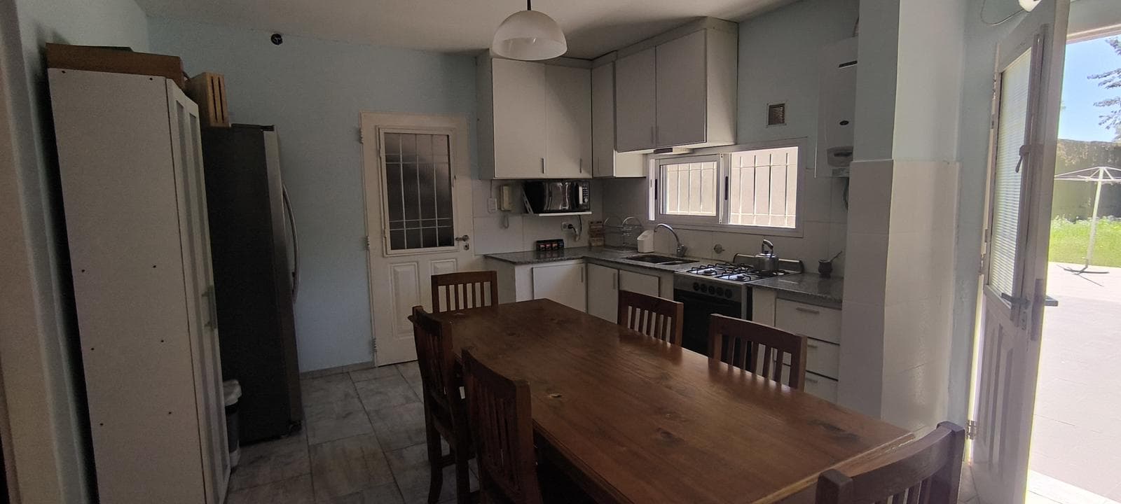 Casa en venta Los Hornos | 3 dormitorios | Garaje y patio arbolado - 1