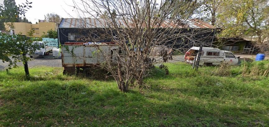 Importante propiedad en esquina de Av de las Carretas y Ezeiza - 1