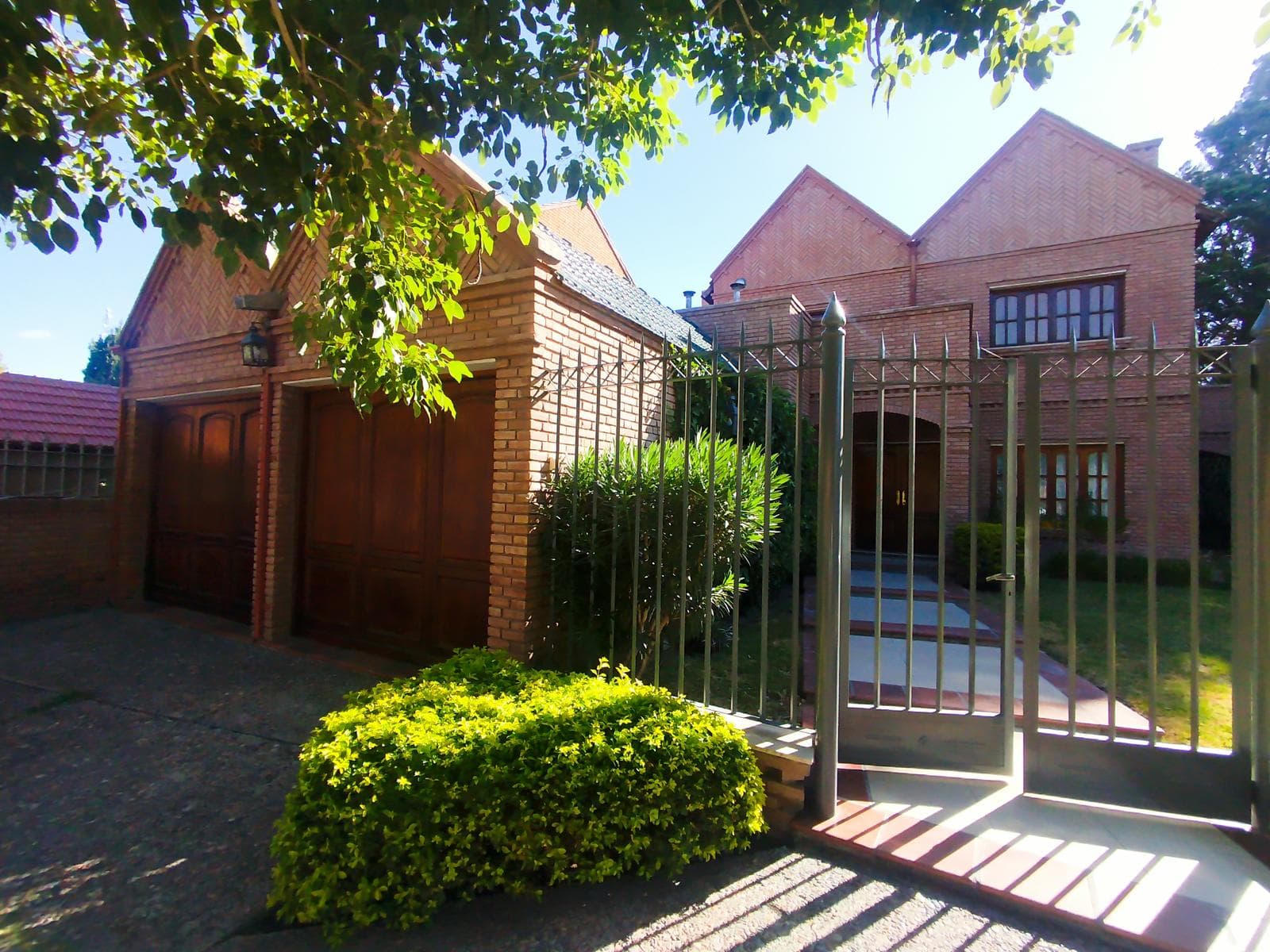 Venta Casa Barrio Residensial - Capital San Juan - 1