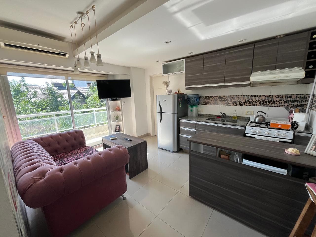 Moderno dos ambientes con balcón al frente - 1