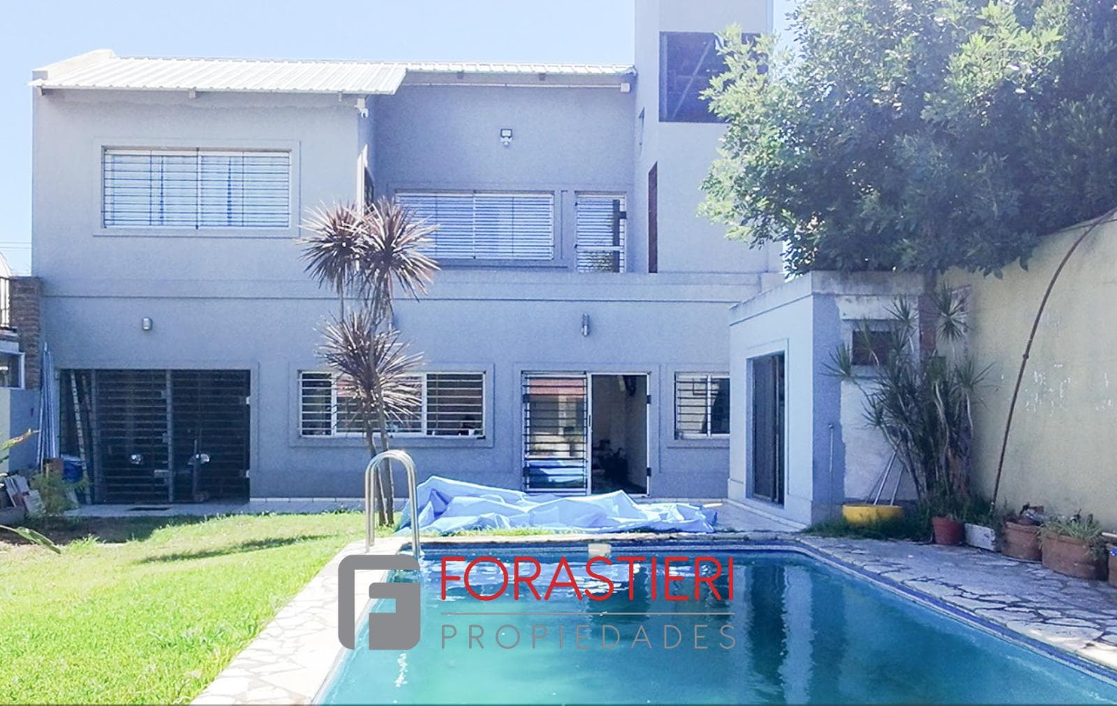 VENTA CASA PILETA Y QUINCHO - 1