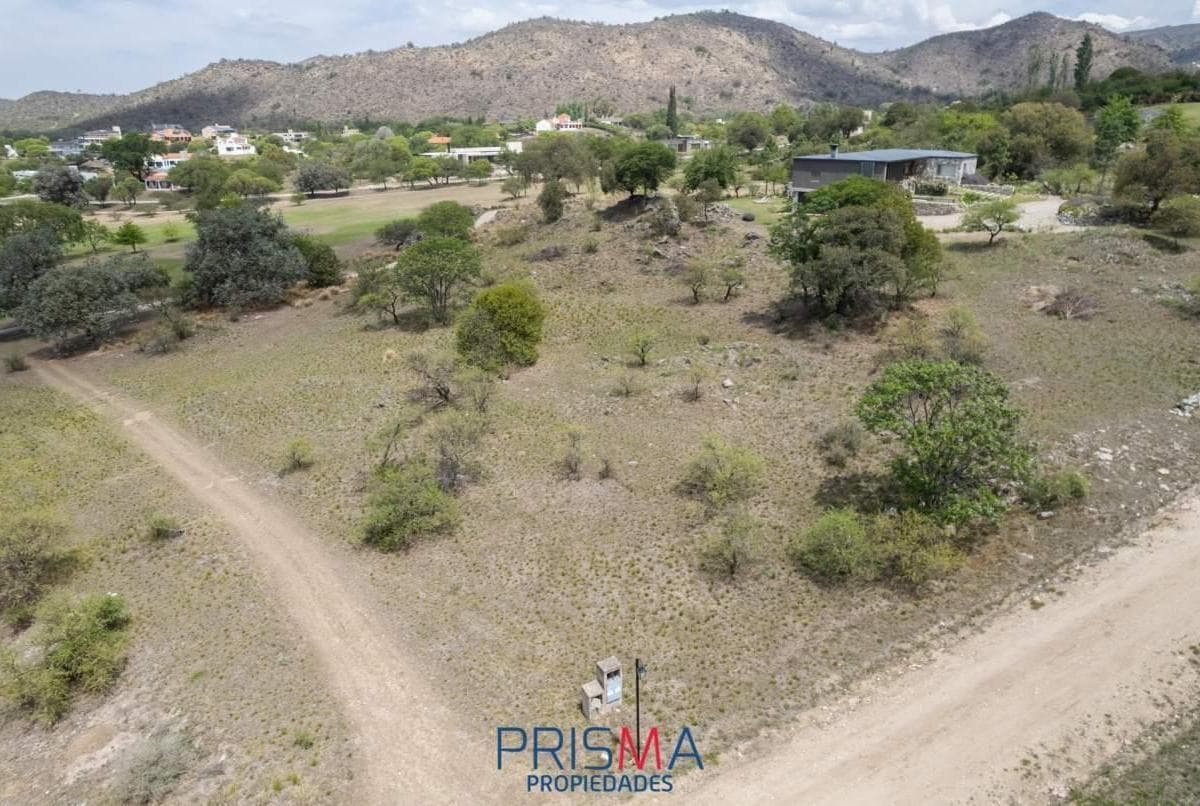 Lote en venta 2330 m2 FONDO GOLF - Potrerrillo de Larreta - 1