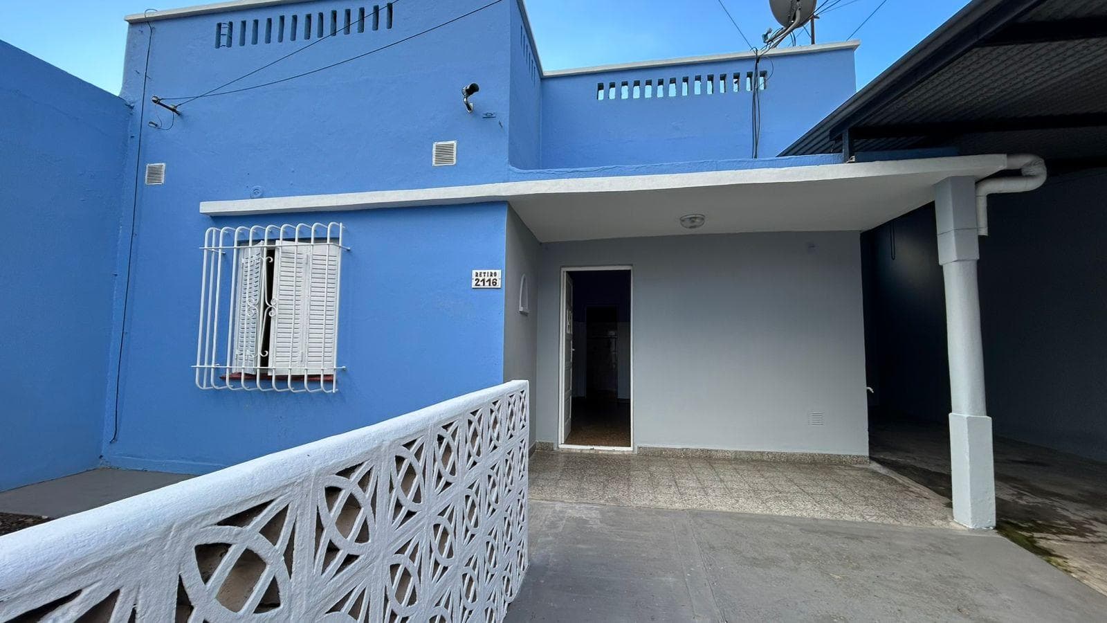 Casa con jardin y entrada para varios autos! - 1