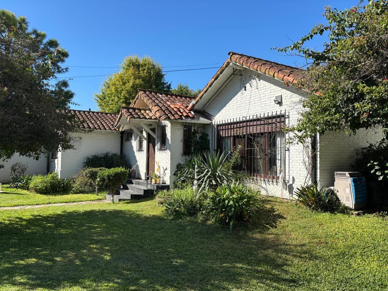 Venta Casa con parque y piscina en el Cortijo, Los Polvorines, Malvinas Argentinas - 1