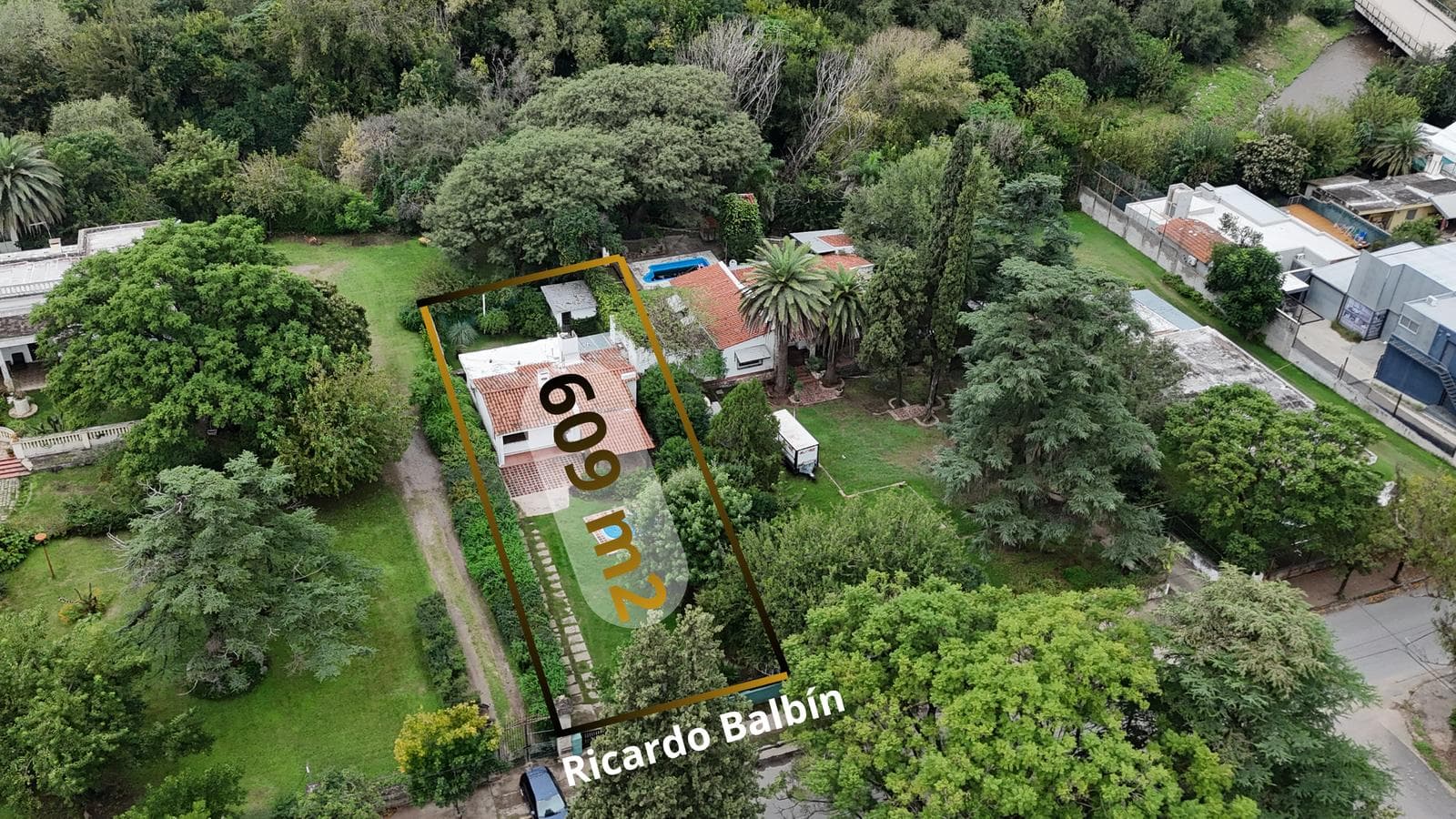 Casa en venta, 2 dormitorios, terreno apto PH, Villa Allende, Centro - 1