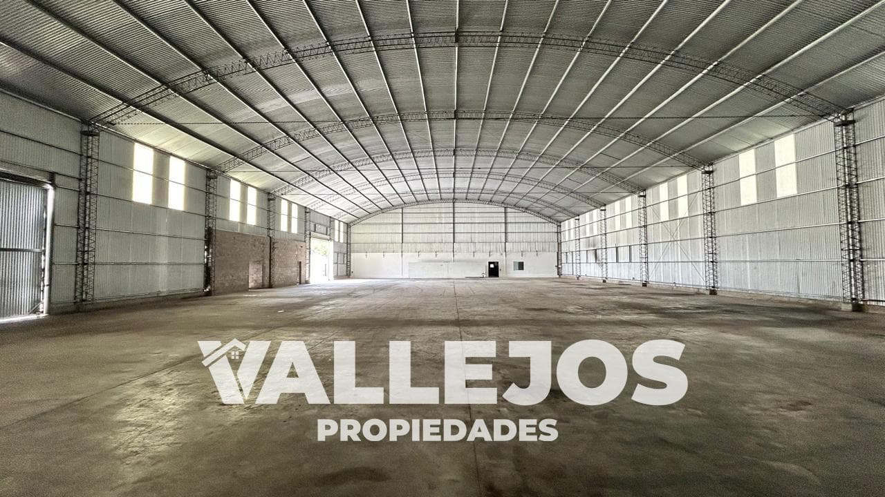 NAVE INDUSTRIAL/GALPON 1736 m2 con OFICINAS Y DEPENDENCIAS - PARQUE INDUSTRIAL LUIS GUILLON - 1