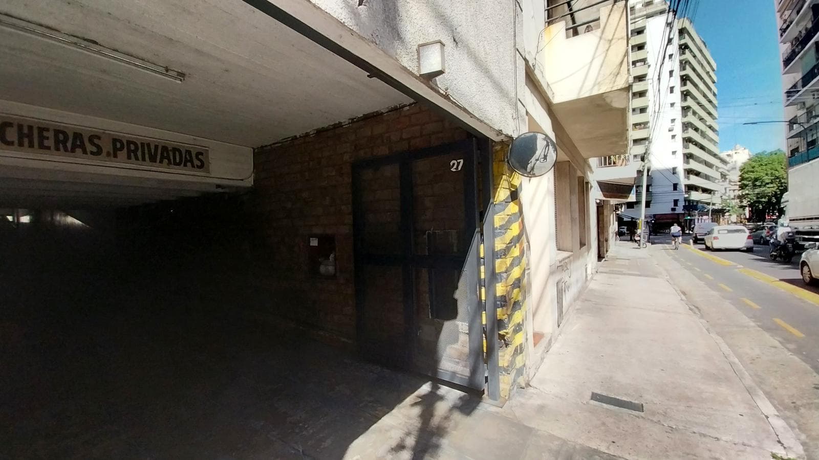 Cochera en Almagro - 1