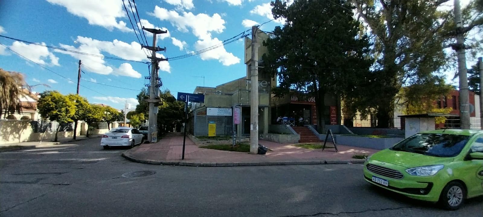 LOCAL CON FRENTE A LA CALLE - CERRO DE LAS ROSAS - 1