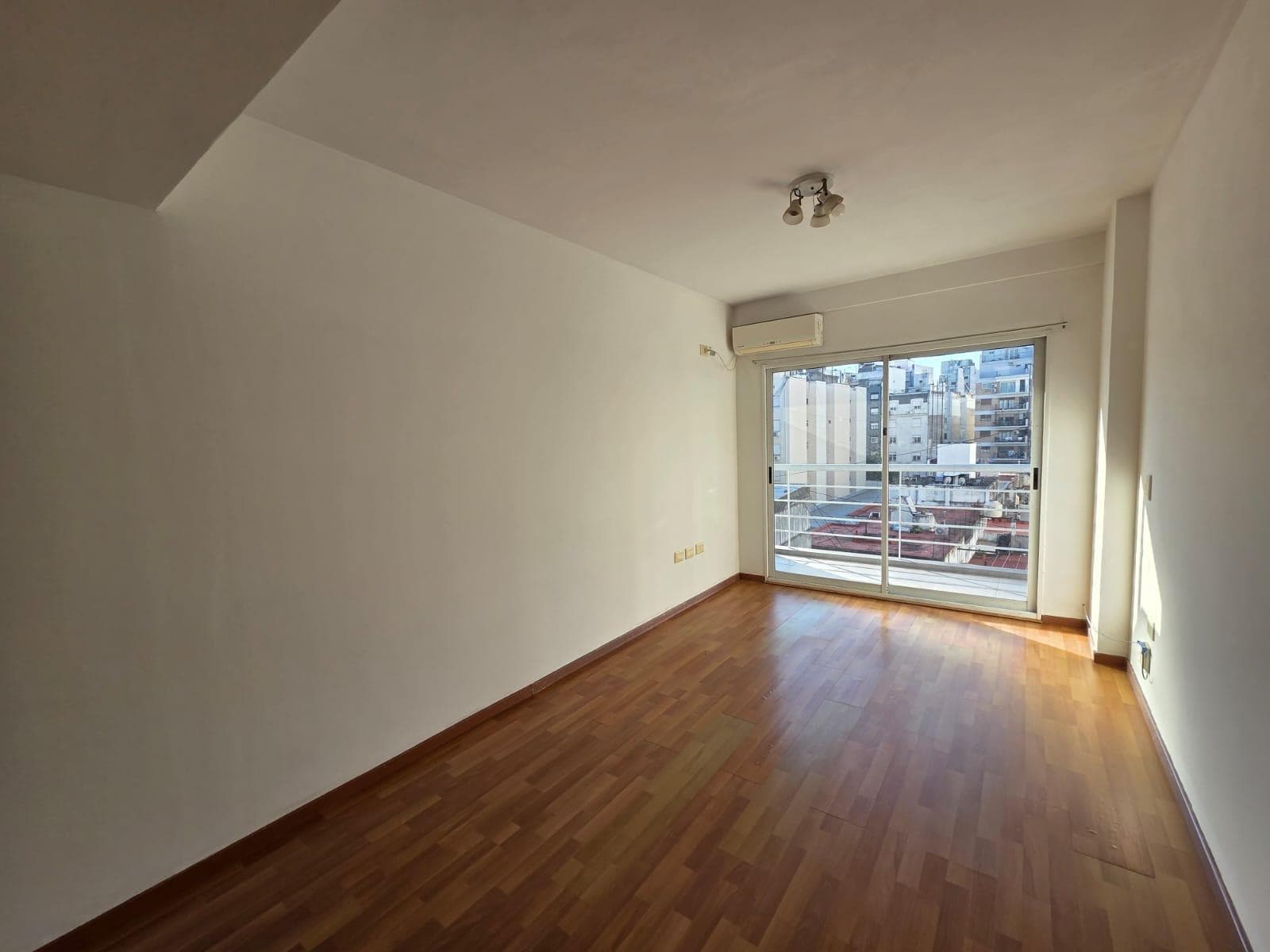 Alquiler Monoambiente Divisible con Patio – Recoleta - 1