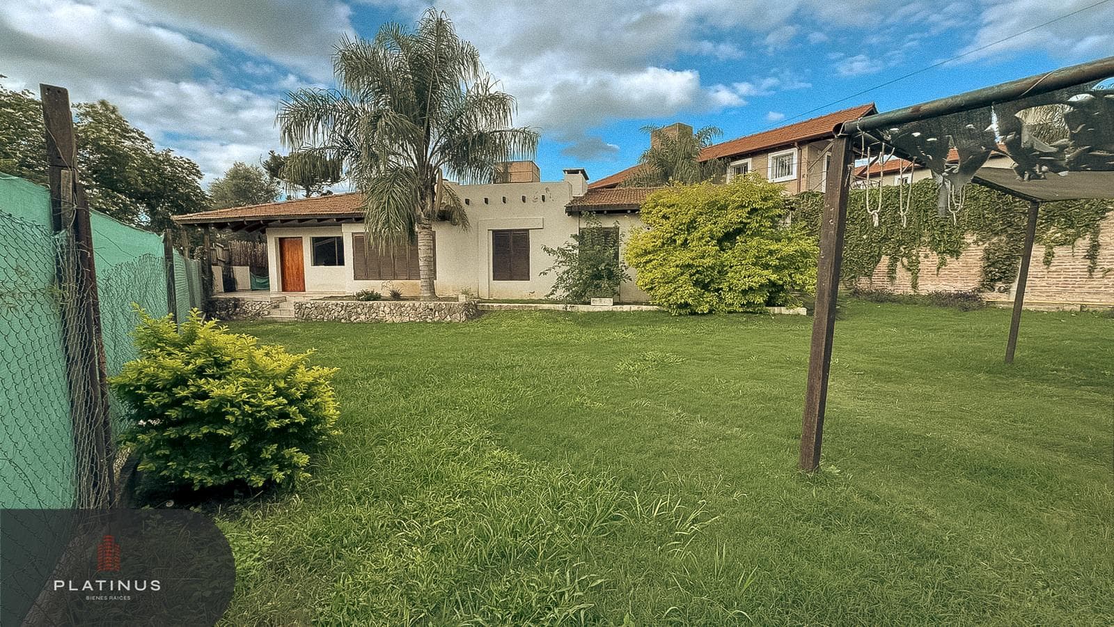 Casa en Alquiler de 3 Dormitorios con Cochera - Villa Belgrano - 1