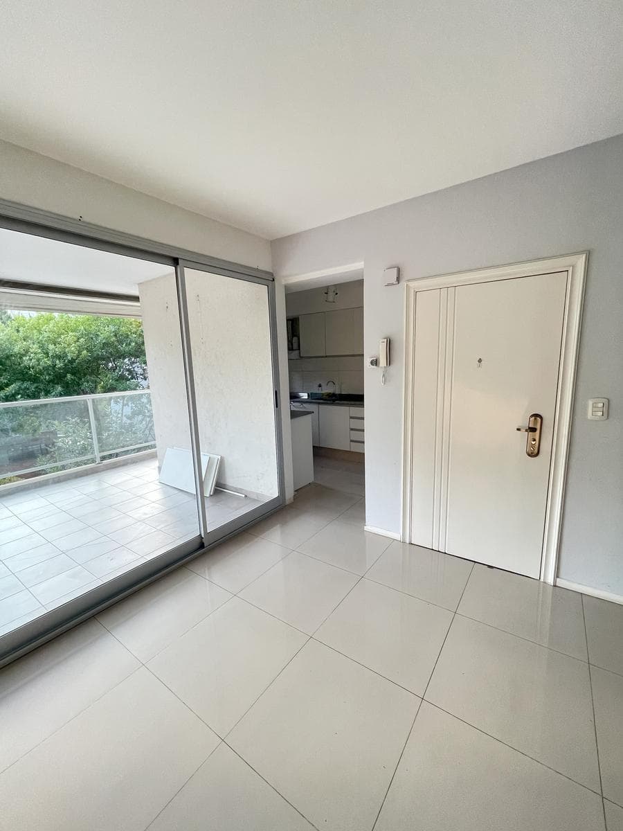 VENTA - Excelente semipiso 3 ambientes al frente con doble cochera - APTO CREDITO - 1