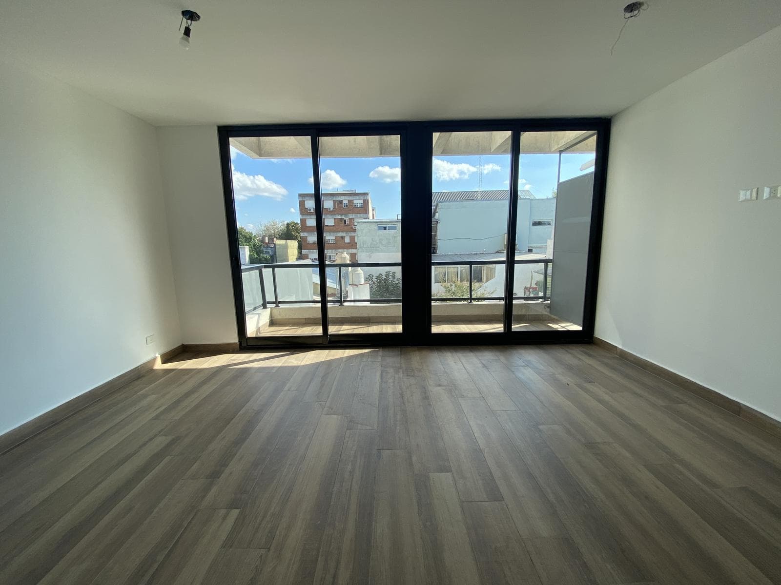 Departamento de dos ambientes con cochera pileta y amenities en venta - Beccar - 1