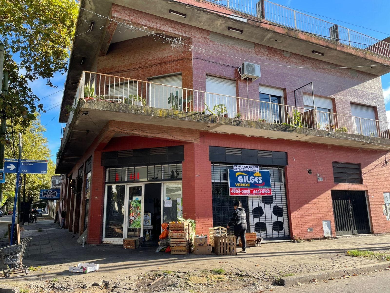 Venta Local/Galpón en Ramos Mejia en 2 Plantas con Renta activa - 1