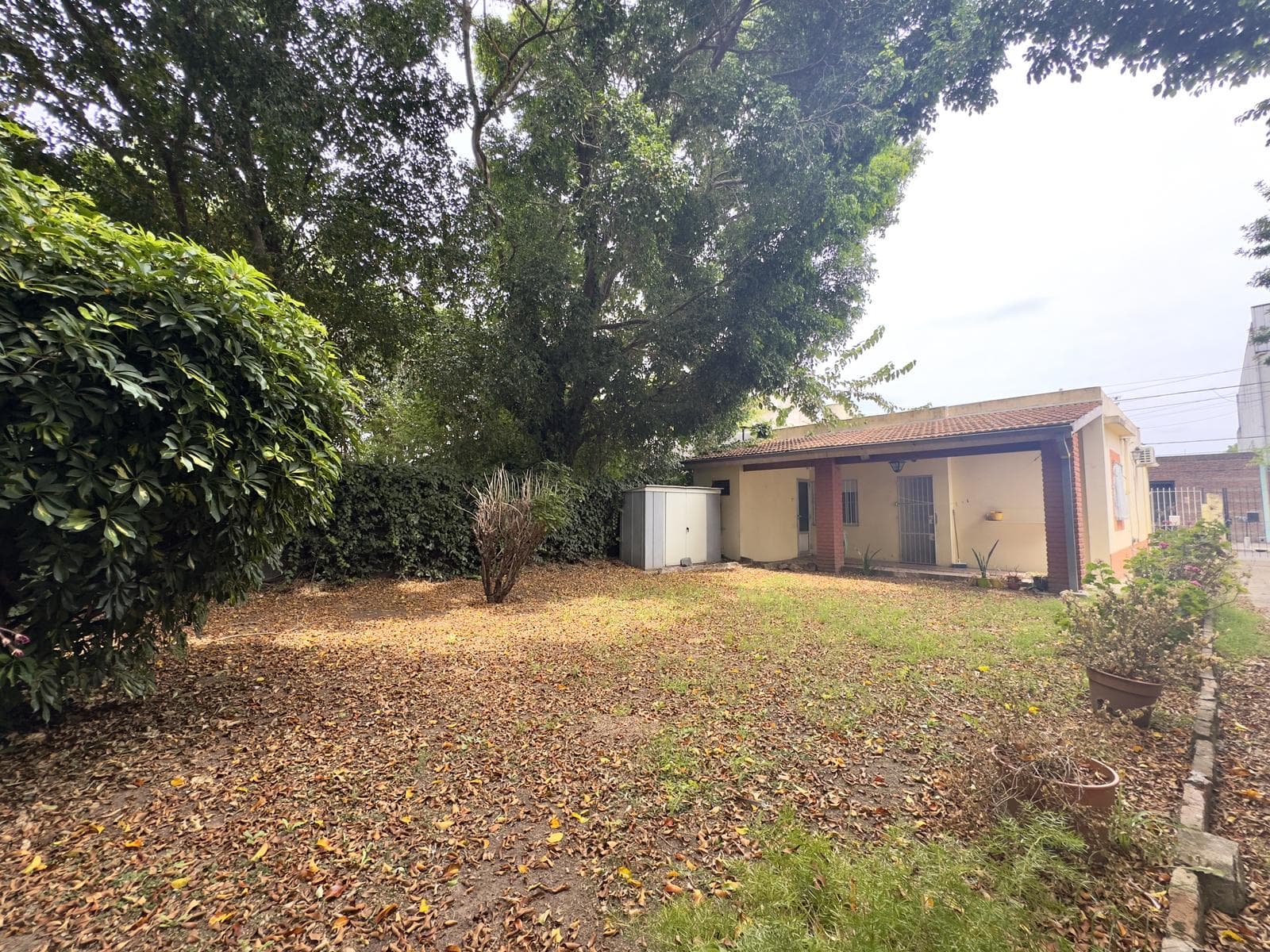 CASA VENTA JOSE LEON SUAREZ 3 AMBIENTES JARDIN - 1