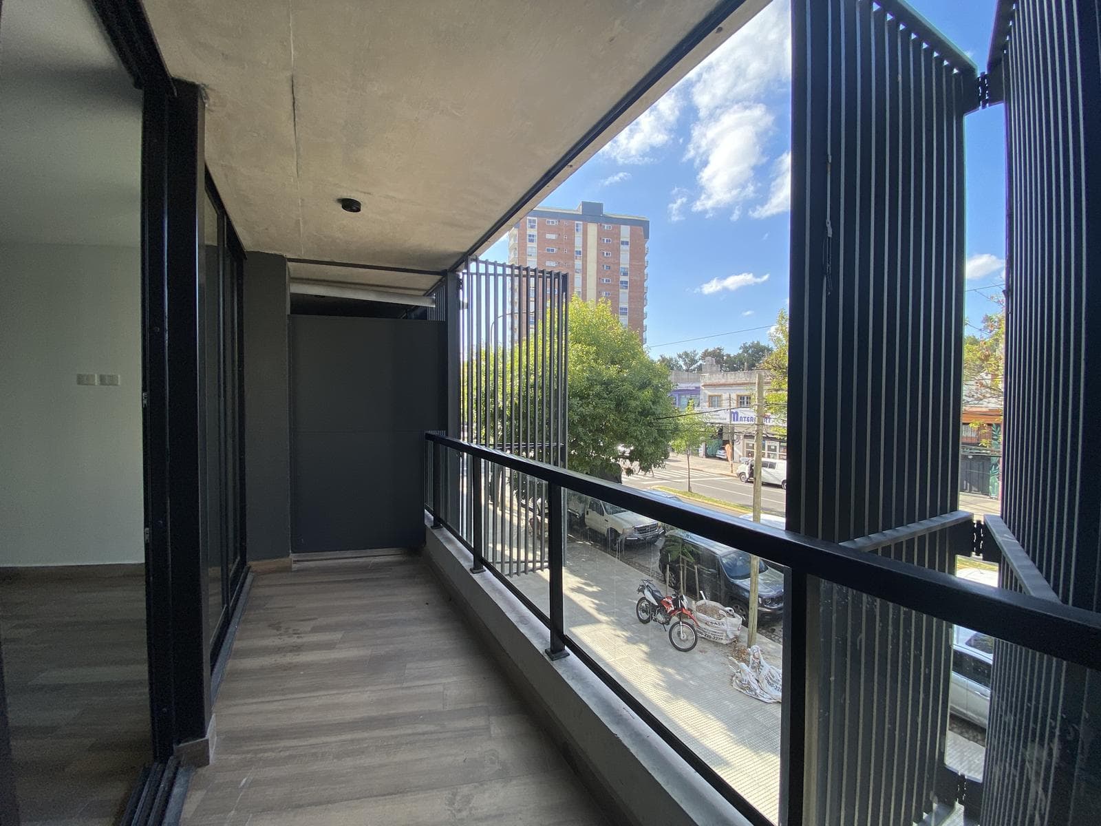 Departamento de un ambiente (divisible) con cochera pileta y amenities en venta - Beccar - 1