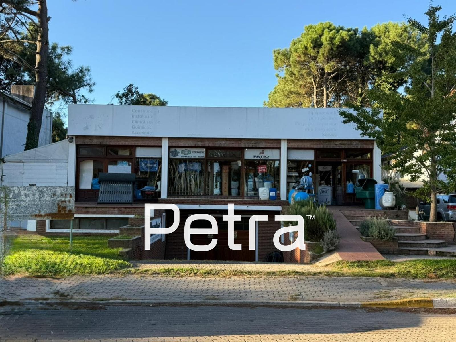 Local en Venta en Pinamar - 1