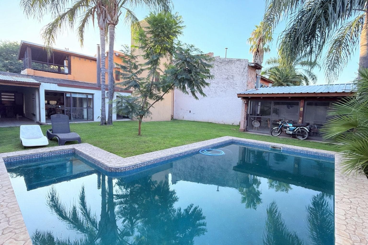 Casa 4 dormitorios pileta cochera Villa Belgrano - 1