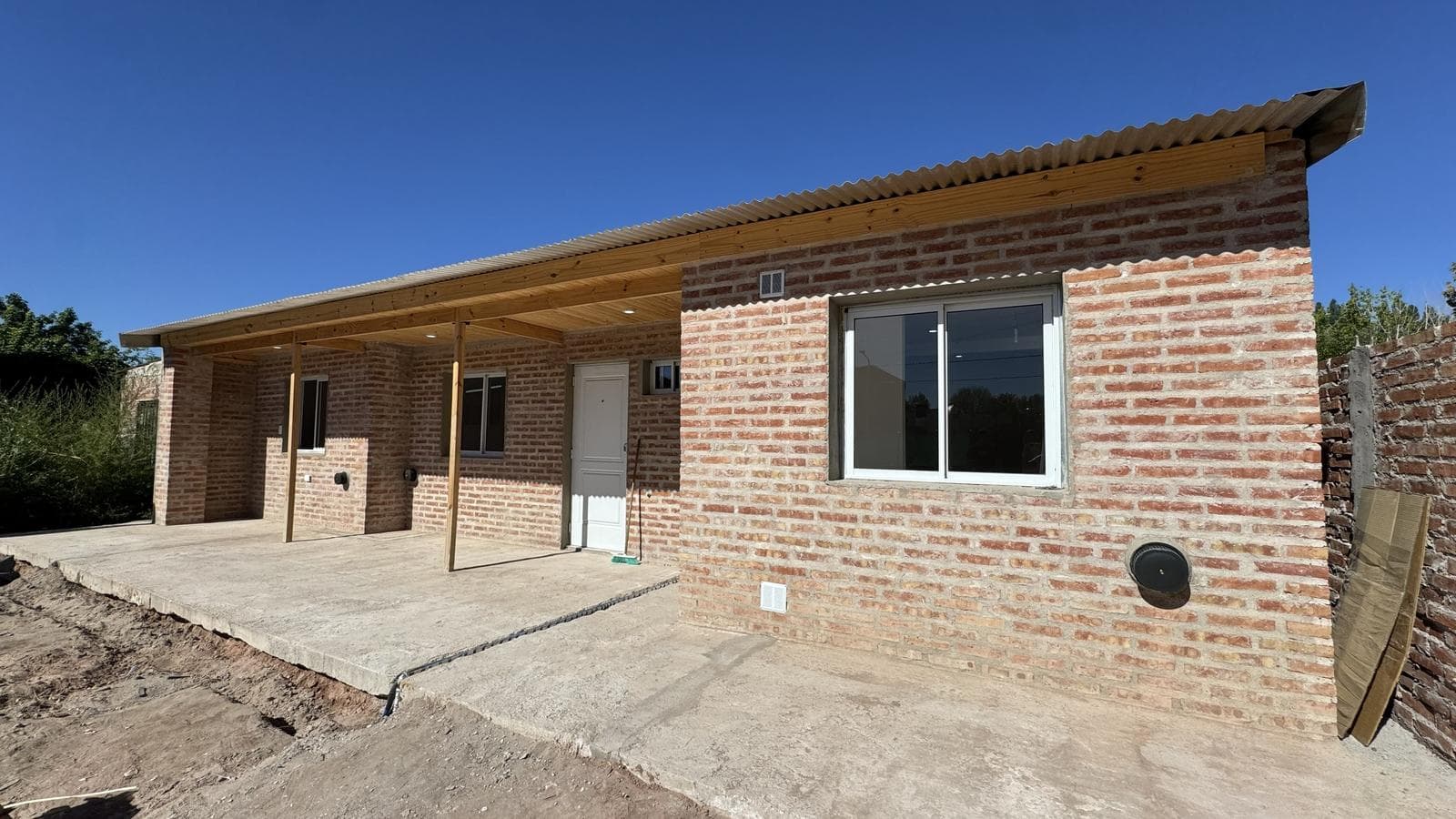 Alquiler - Casa 2 dormitorios | B° Costa del Río Neuquén | Centenario - 1