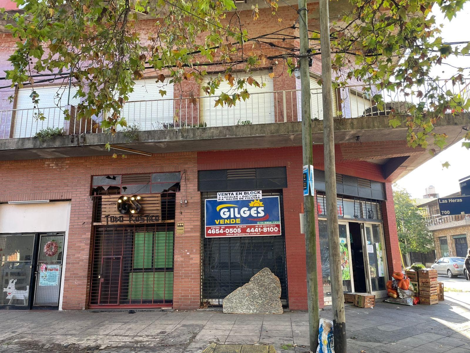 Venta Importante Edificio Comercial en Ramos Mejia en 2 Plantas Con Renta activa - 1