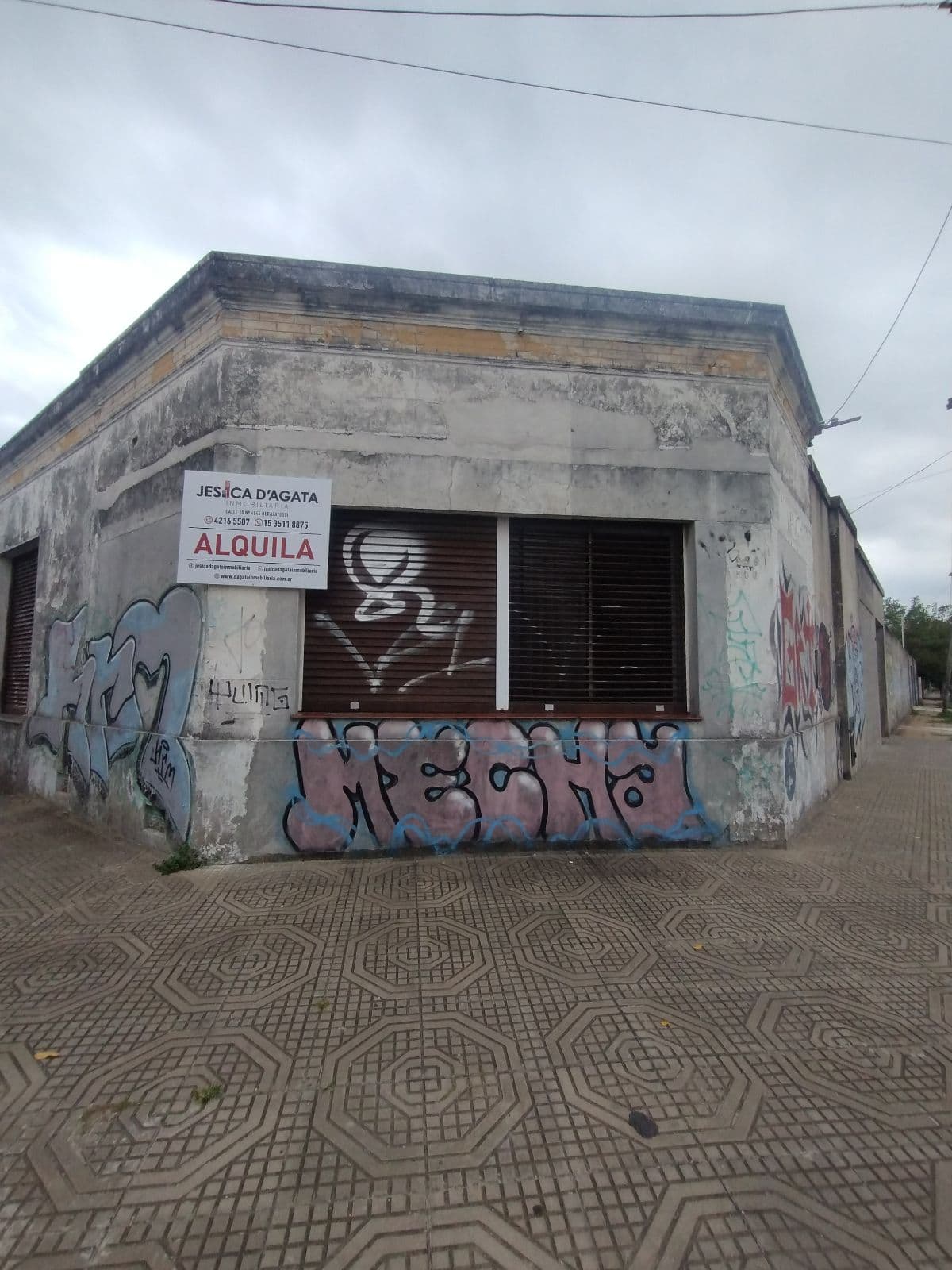 Casa 5 ambientes cochera Berazategui Centro para uso comercial / profesional o familiar - 1