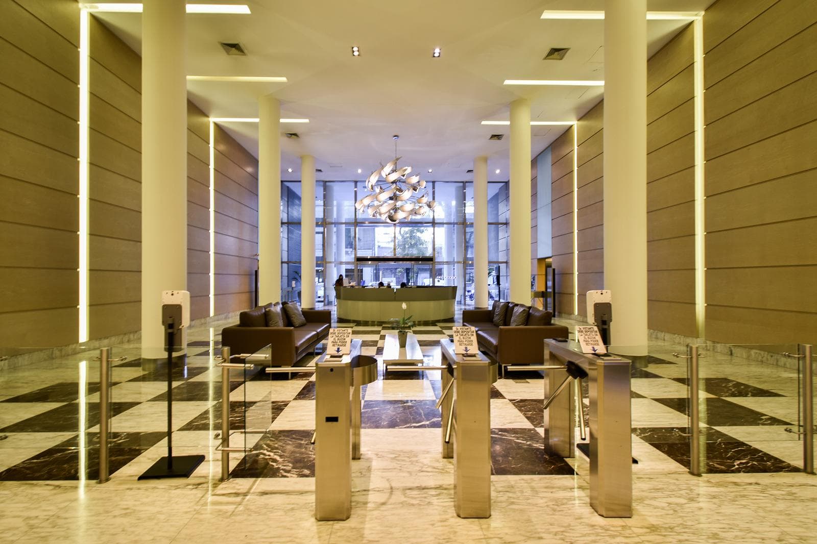 Alquiler IMPECABLE Oficina 135m2 con Cochera - Libertador Plaza - OLAZABAL Y LIBERTADOR - 1