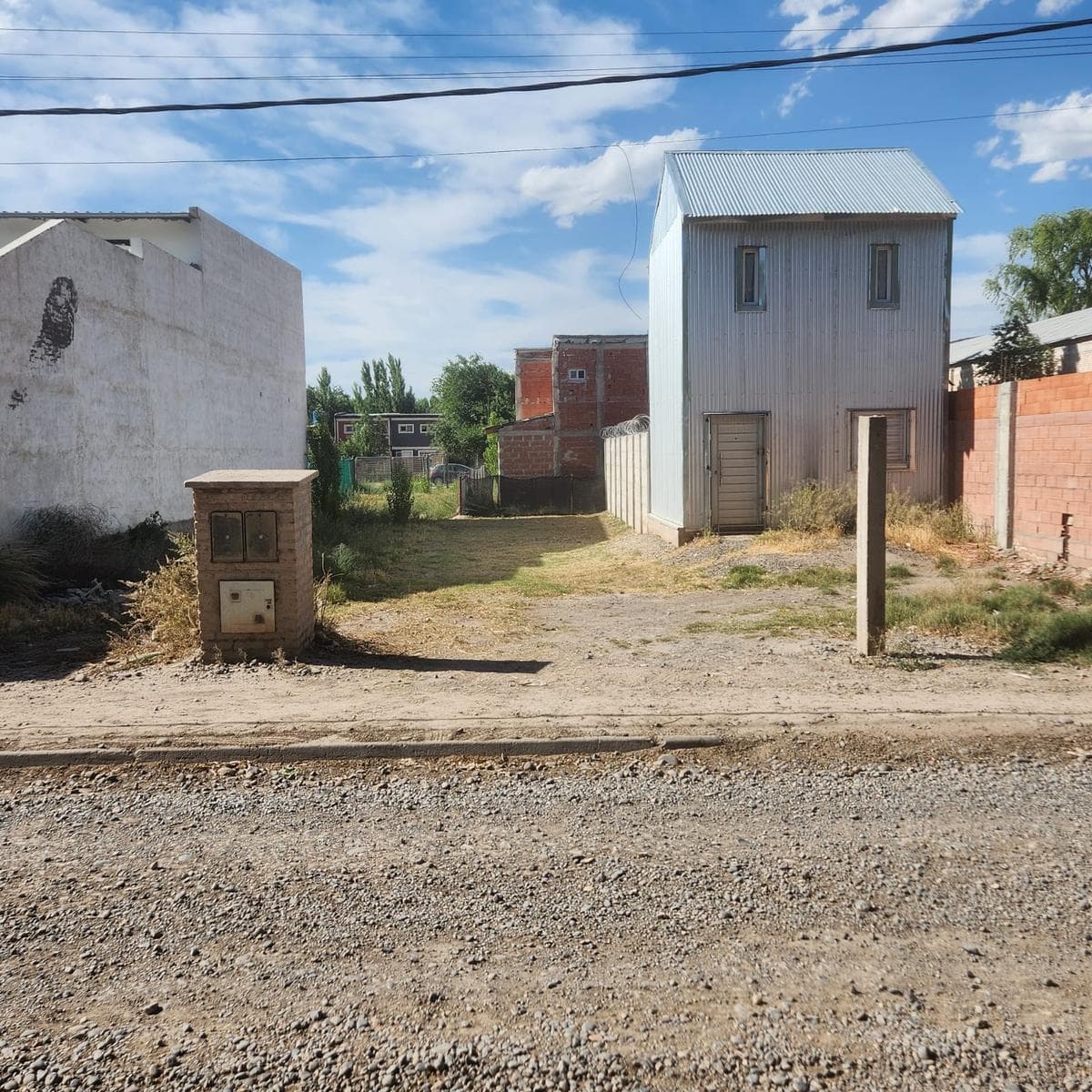 Terreno Comercial en General Fernandez Oro - 1