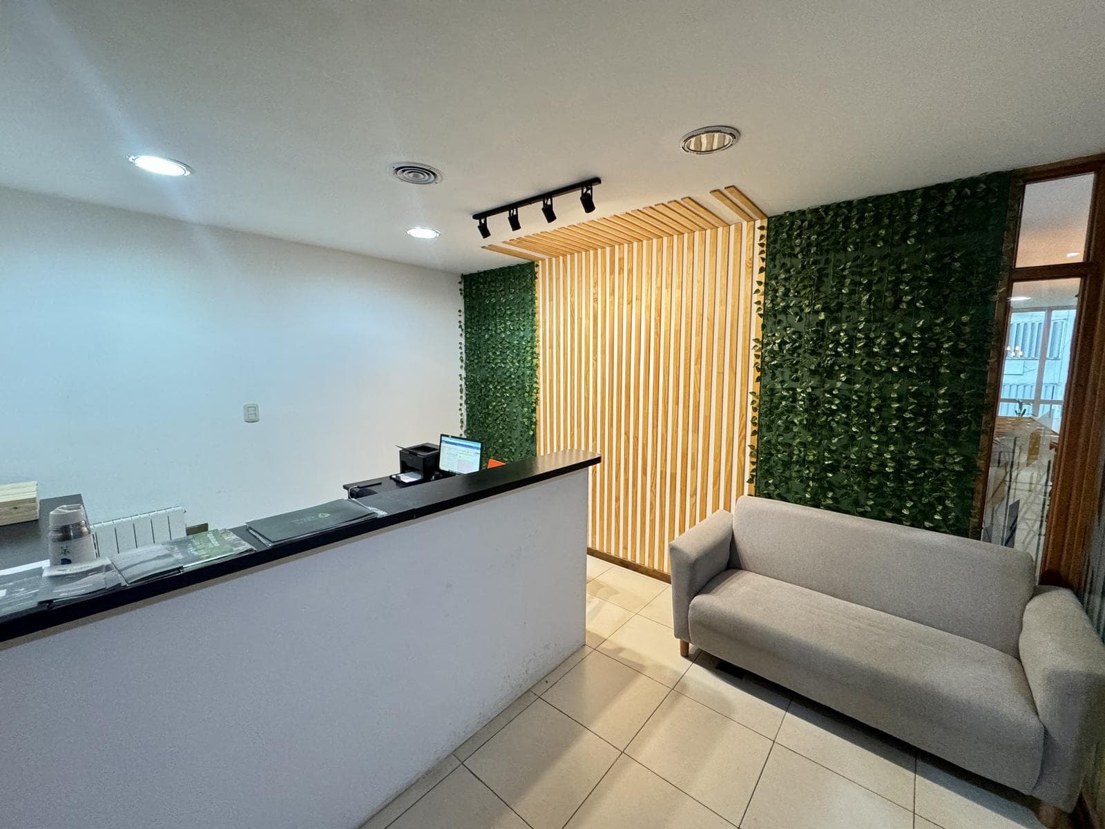 Venta Oficina con cochera - 1