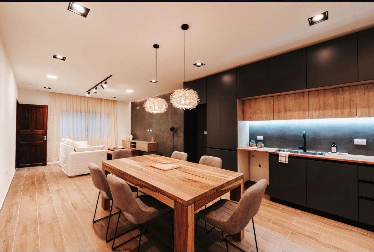 Departamento planta baja con patio y cochera - 1