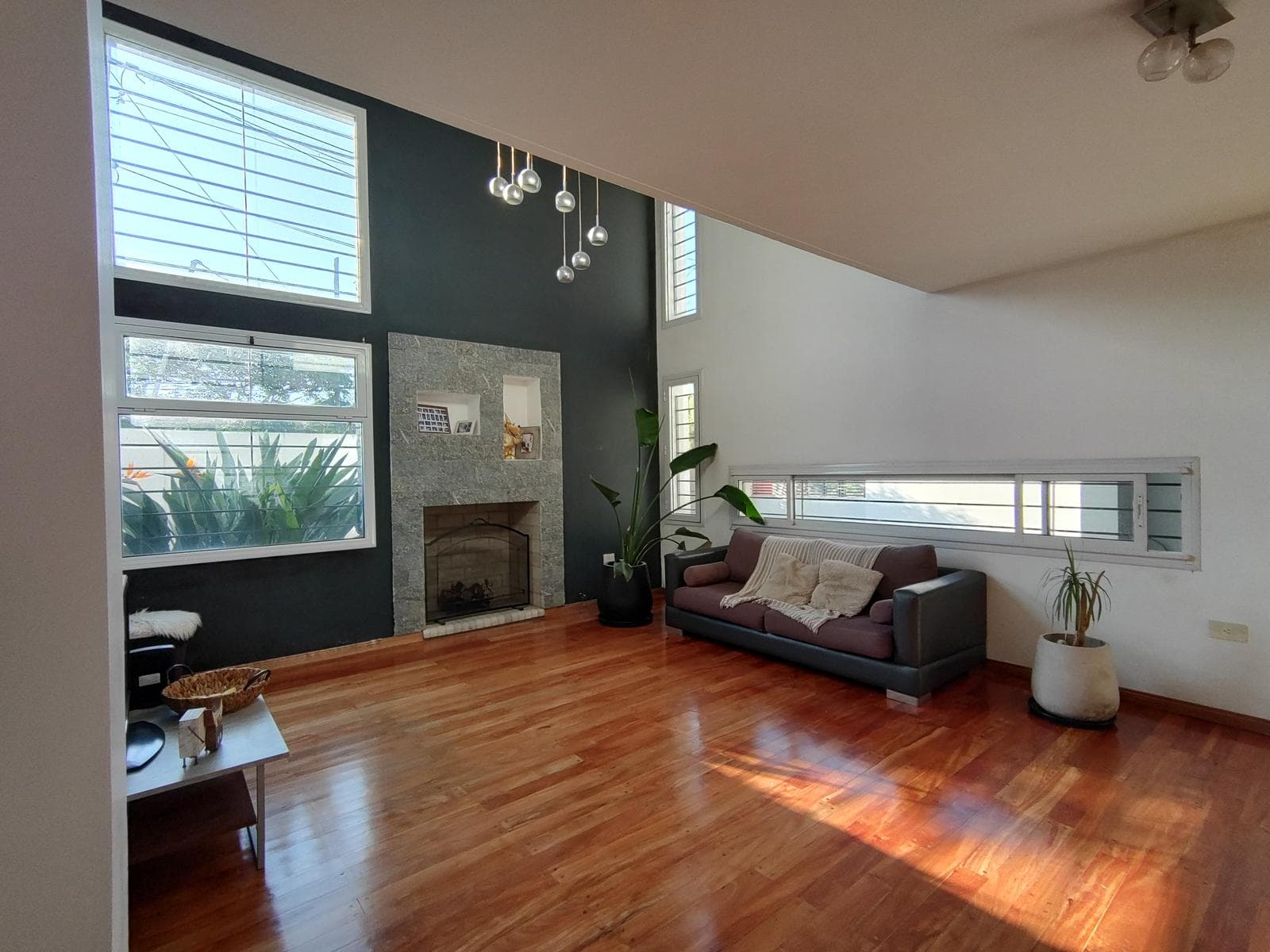 Casa 210 m² | 4 Dorm. c/Suite Jacuzzi Pileta | Cochera 2 Autos | Apta Banco | Gonnet - 1