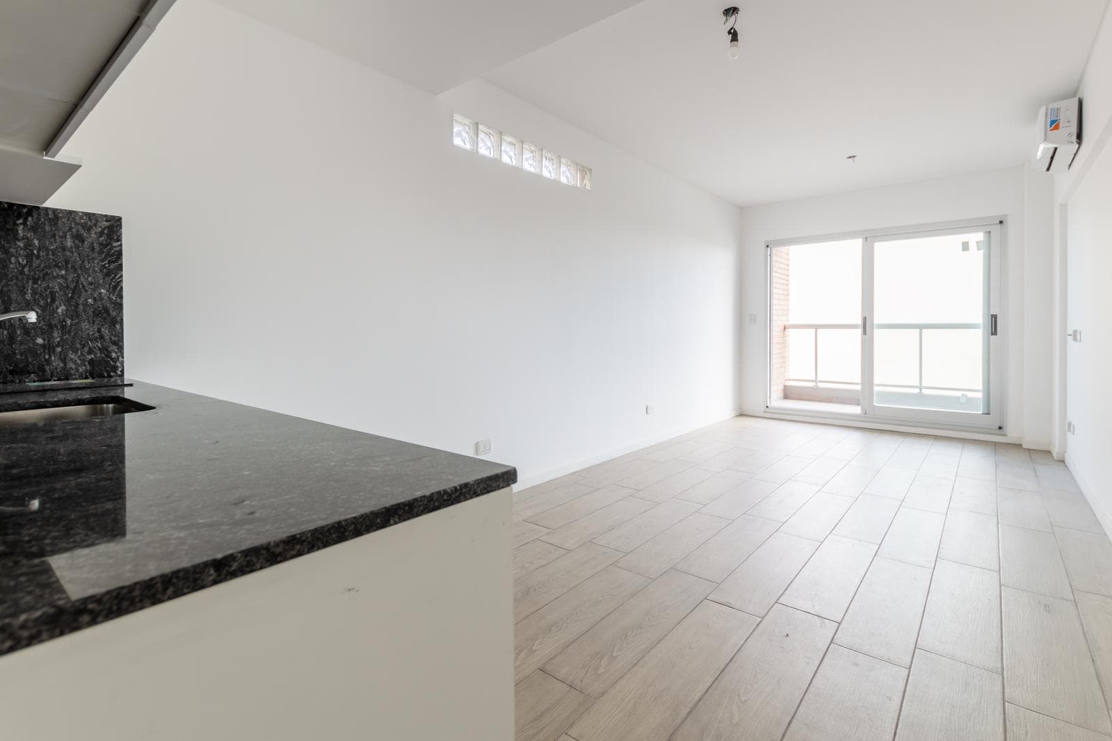 Oficina en venta en Parque Patricios - 1