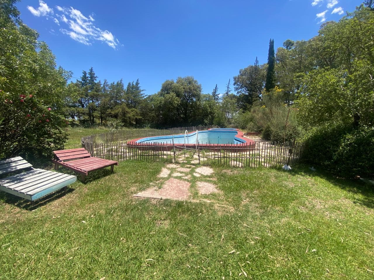 VENTA Cordoba-Hostal Los Cocos-A reciclar 22 dorm.-Piscina-asador-estacionam. 1200m2 cub.-tot.7250m2 - 1