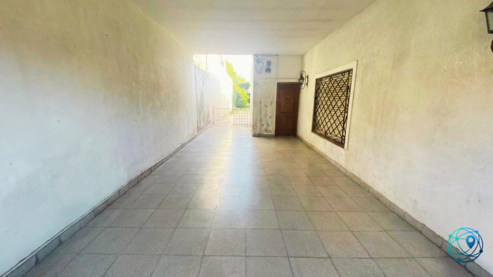 CASA CON AMPLIO ESPACIO VERDE - 1