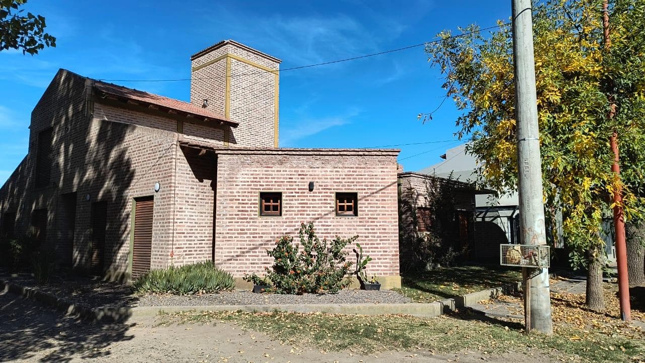 VENTA CASA 3 DORMITORIOS - Bº MANZANAR 8, CIPOLLETTI - 1