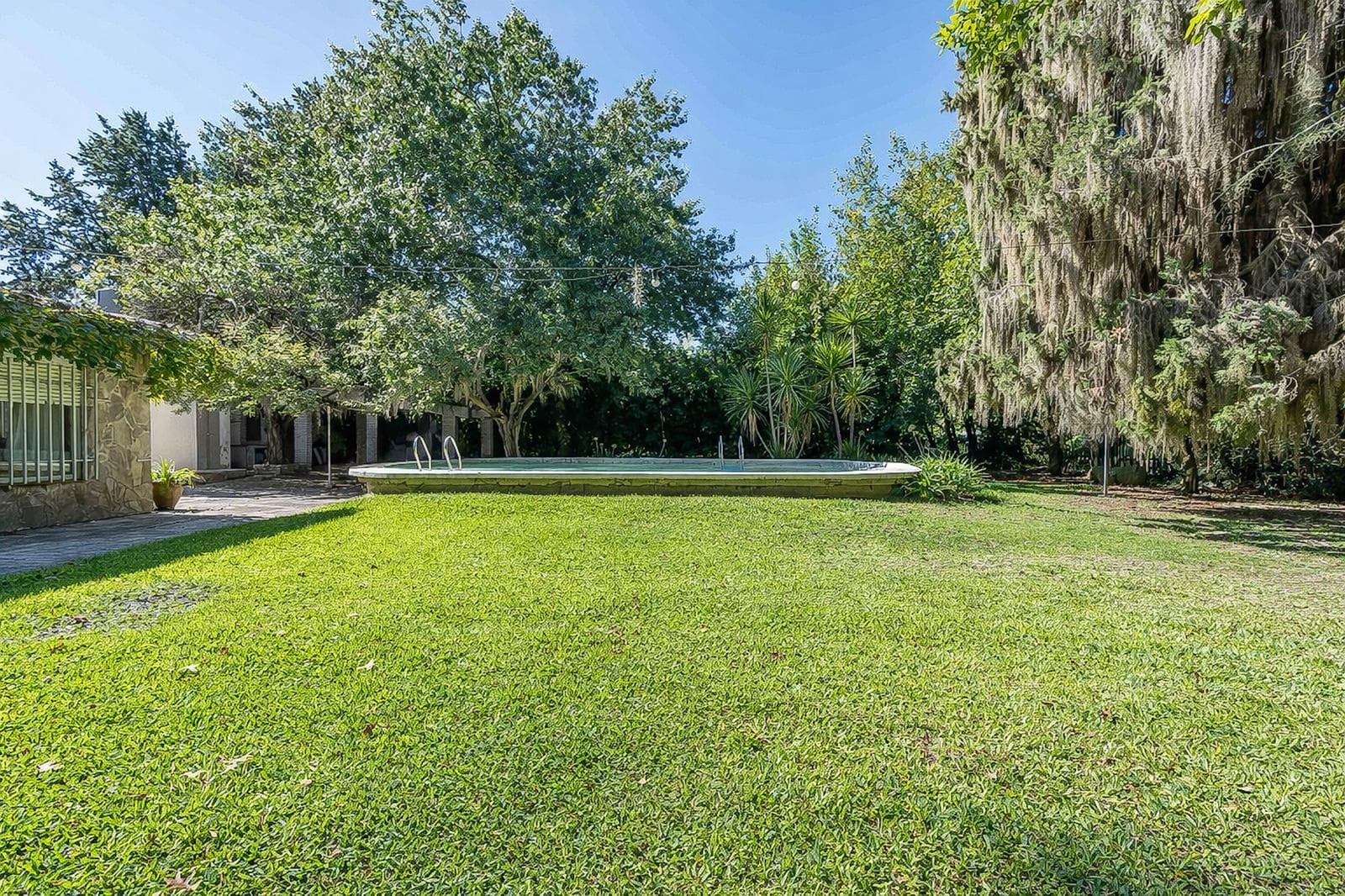 VENTA/PERMUTA: Casa 2 dormitorios desarrollada sobre un lote 1800m2.- Roldan - 1