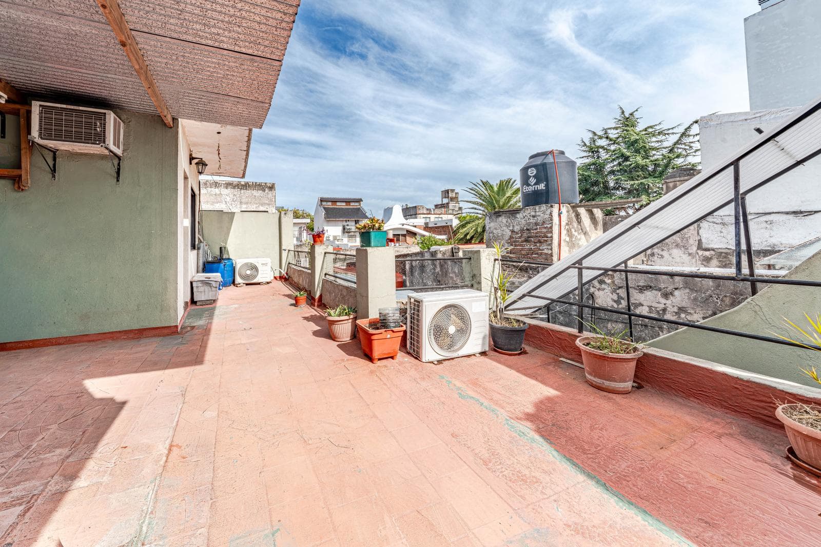 PH 5 ambientes con terraza y sin expensas en Liniers - 1