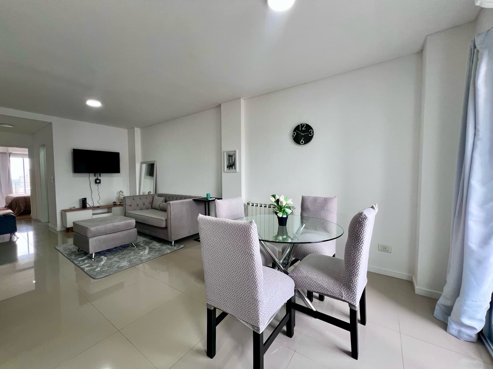 Departamento dos ambientes amoblado con cochera en alquiler - Quilmes centro - 1