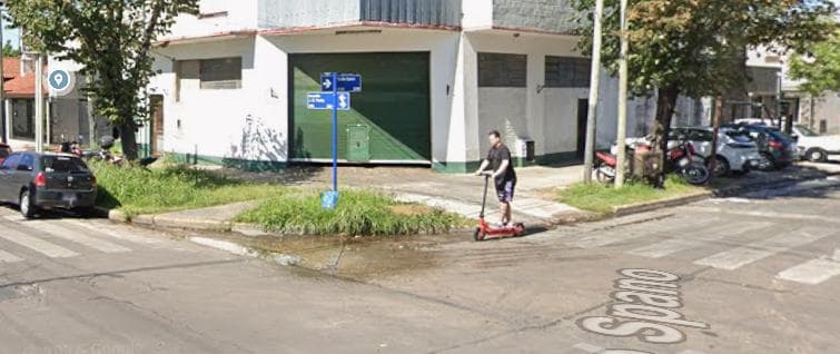 Alquiler Local/Galpón 400M² en Villa Luzuriaga muy buen estado Excelente Ubicación - 1