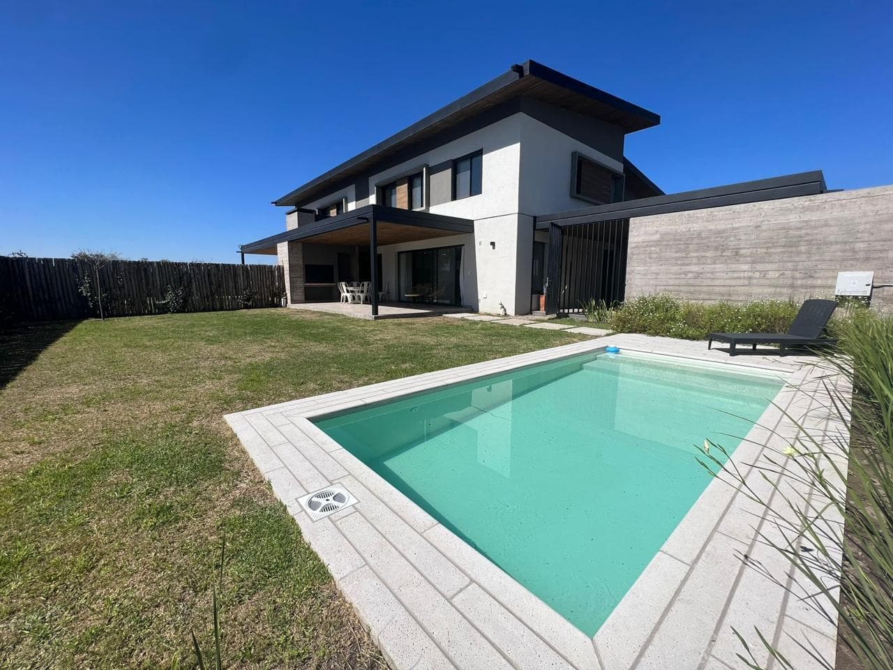 ALQUILER CASA DEL BOSQUE 3 DORM C PILETA SLCHICO - 1