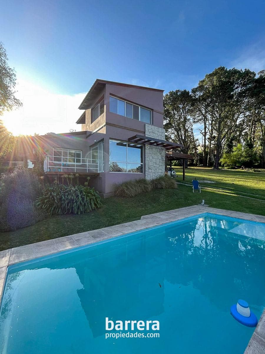 Casa Moderna 4 Dormitorios con Vista Abierta - 1