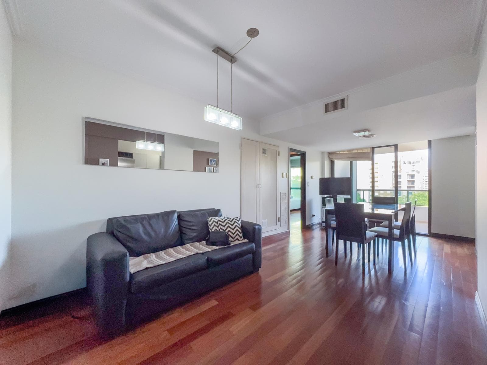 Departamento 2 dormitorios, cocina separada, 2 baños, Pichincha - 1