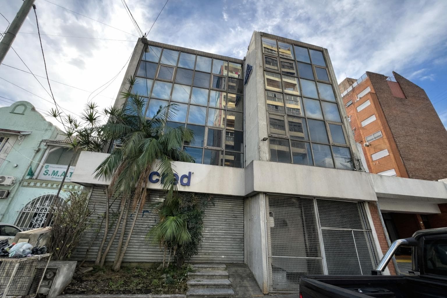 OPORTUNIDAD ÚNICA: EDIFICIO COMERCIAL, AMUEBLADO, EN QUILMES CENTRO CON GRAN POTENCIAL – 1000 M² - 1