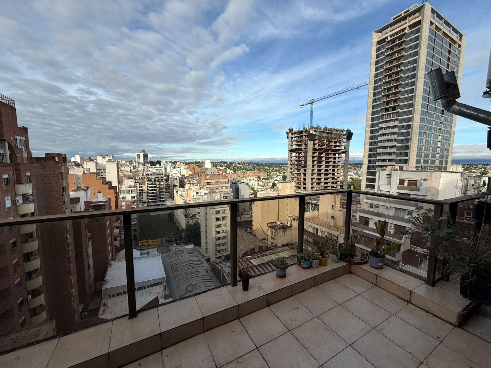 ALQUILER DEPARTAMENTO AMOBLADO CON TERRAZA Y BALCON PROPIO – UNICO - 1