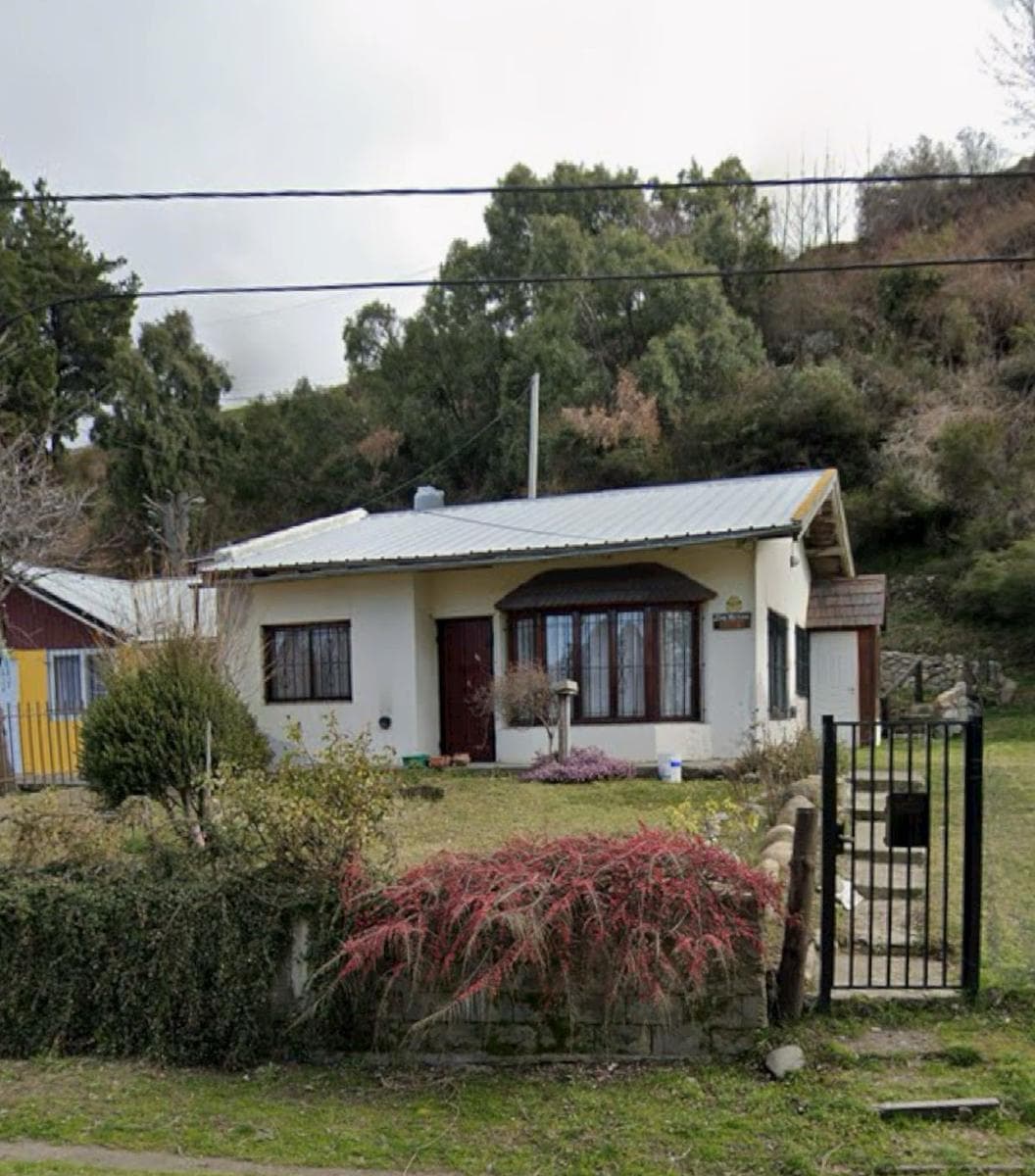 Casa sobre calle Los Ñires - 1