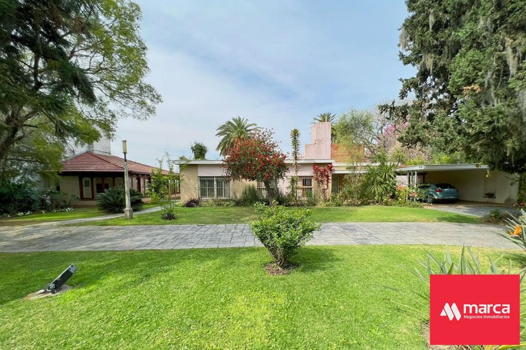 VENTA - Casa 3 Dormitorios, Jardín y Piscina, Alberdi, Rosario - 1