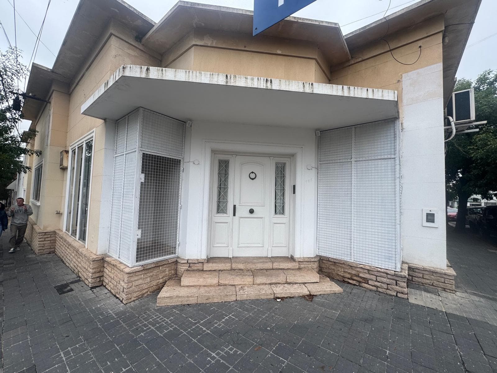 Local/Oficinas en importante esquina de Concordia. Apto para diversos usos.- - 1